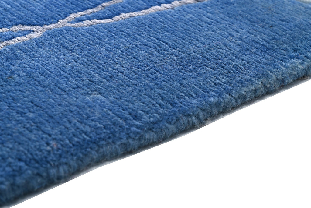 Handgeknüpfter tibetischer Teppich in blau mit Retro Bordüre – Neuwertig