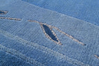 Handgeknüpfter tibetischer Teppich in blau mit Retro Bordüre – Neuwertig