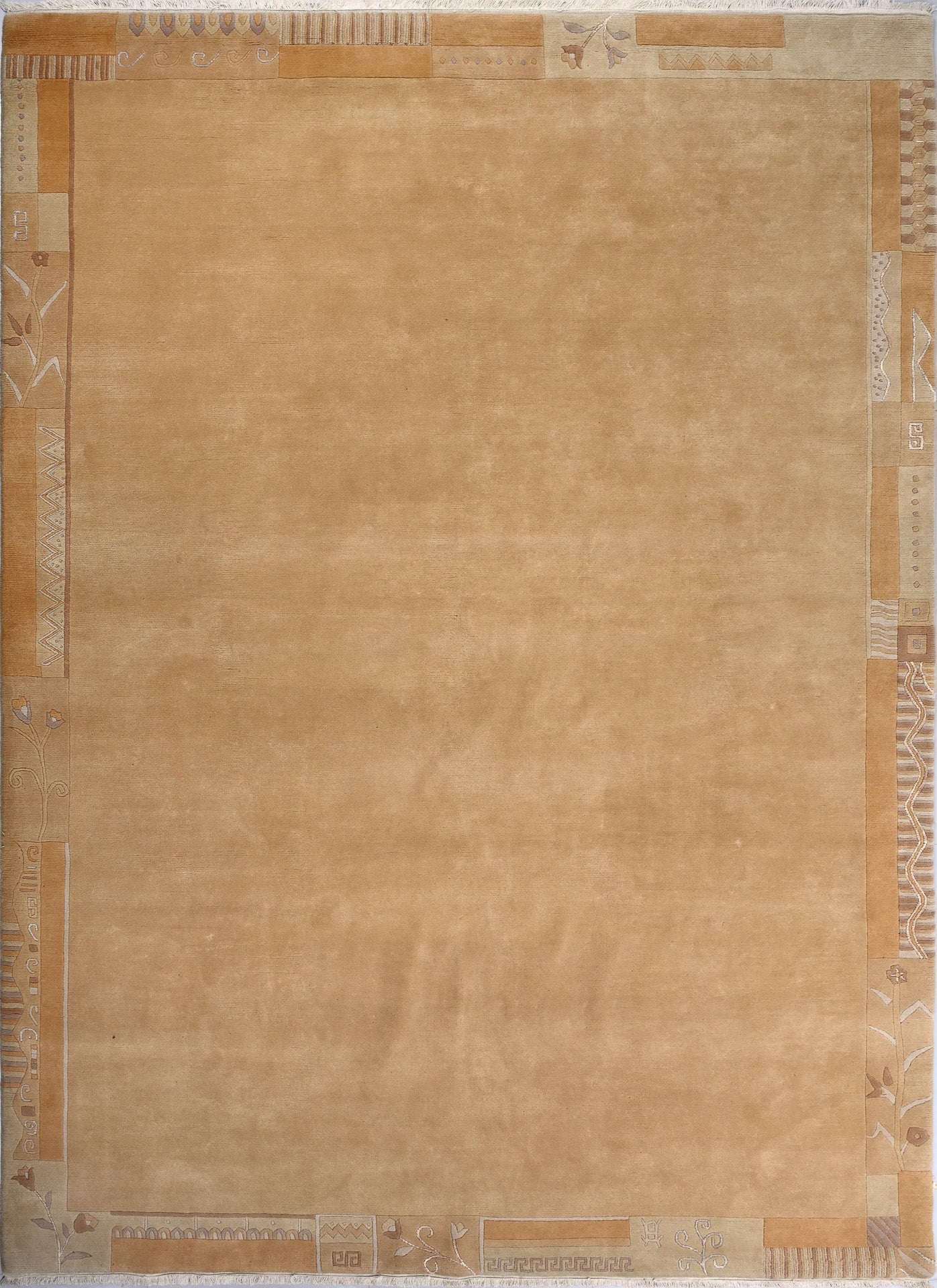 Handgeknüpfter tibetischer Teppich in einem warmen beige  mit Retro Bordüre – Neuwertig
