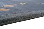 Handgeknüpfter tibetischer Teppich in grau mit Retro Bordüre – Neuwertig