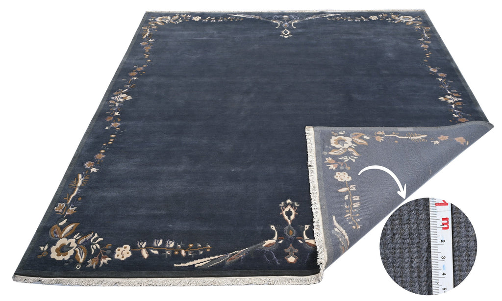 Handgeknüpfter tibetischer Teppich in grau mit Retro Bordüre – Neuwertig