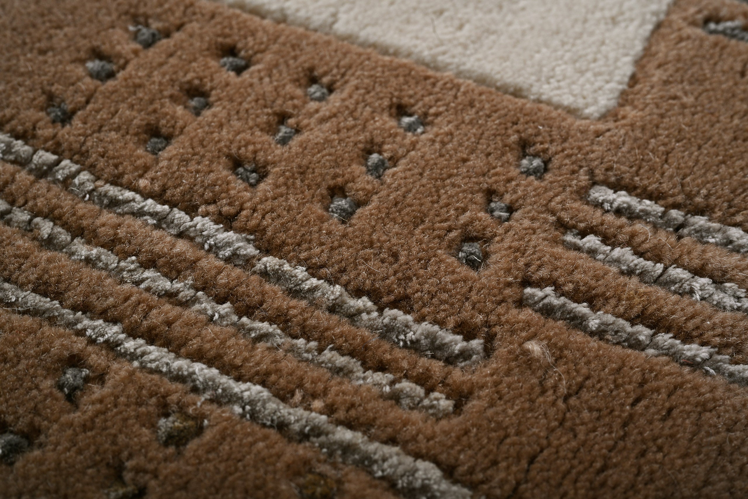 Handgeknüpfter Tibeter Teppich in beige mit Retro Bordüre – Neuwertig