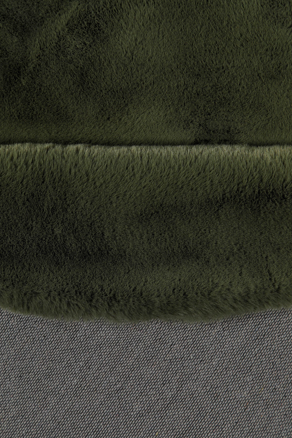 Hochflor Teppich Alice rund Oliv Grün Rückenansicht