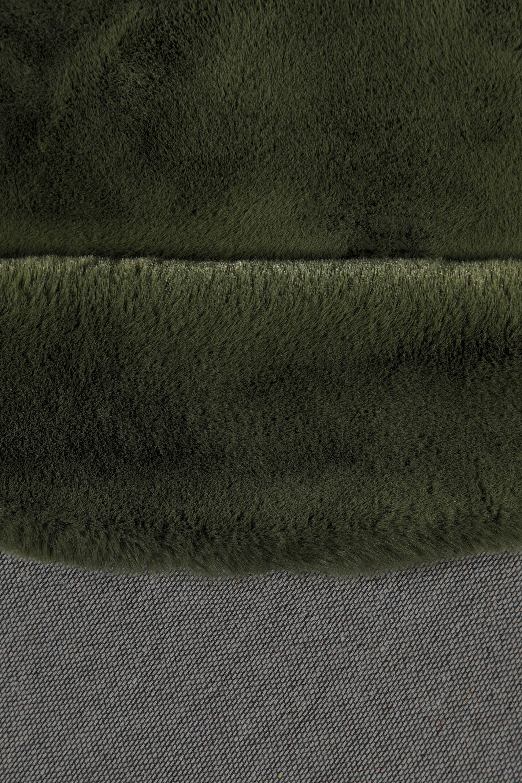 Hochflor Teppich Alice rund Oliv Grün Rückenansicht
