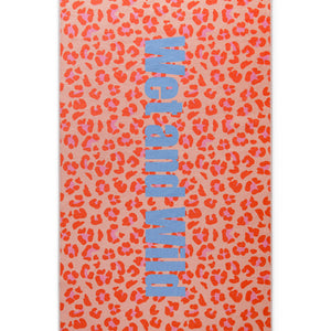 {"class" => "product-thumbnails__image", "alt" => "Badteppich Wet And Wild als Freisteller mit Pop-Art-Leopardenmuster und großem WILD-Schriftzug."}