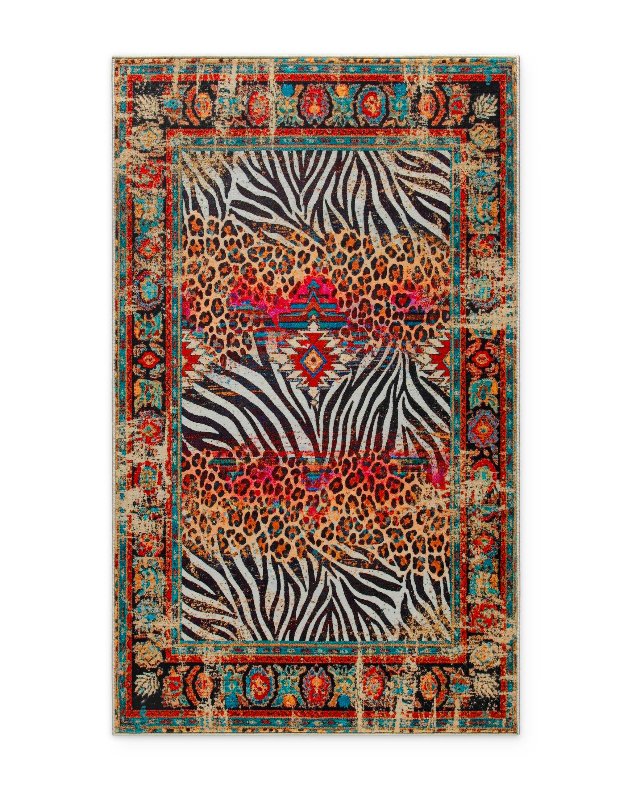 Badteppich Boho Safari als Freisteller mit Animal Print und orientalischen Vintage-Elementen.