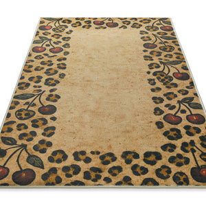 {"class" => "product-thumbnails__image", "alt" => "Badteppich Catwalk in perspektivischer Ansicht mit dekorativem Leopardenmuster und Kirschbordüre."}