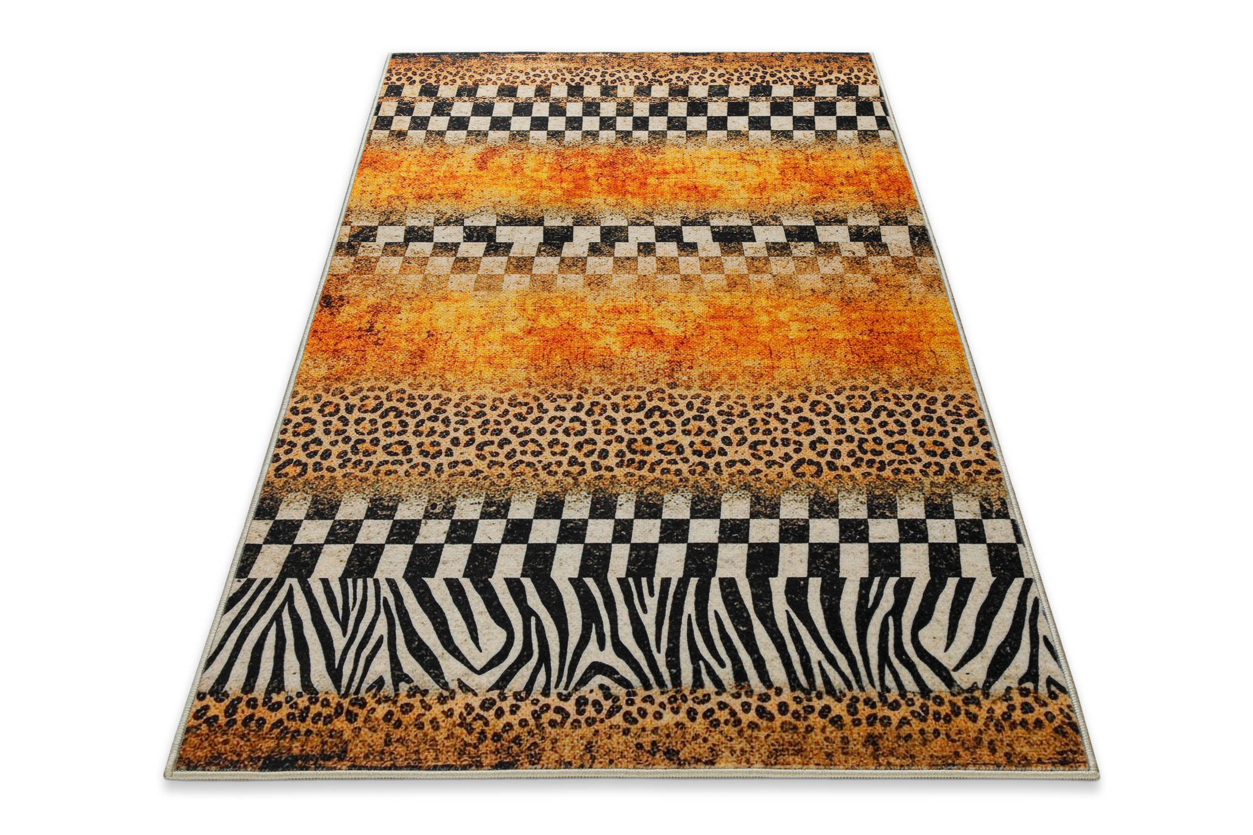 Badteppich Jungle Stripes in perspektivischer Ansicht mit kombiniertem Zebra-, Leoparden- und Vintage-Design.