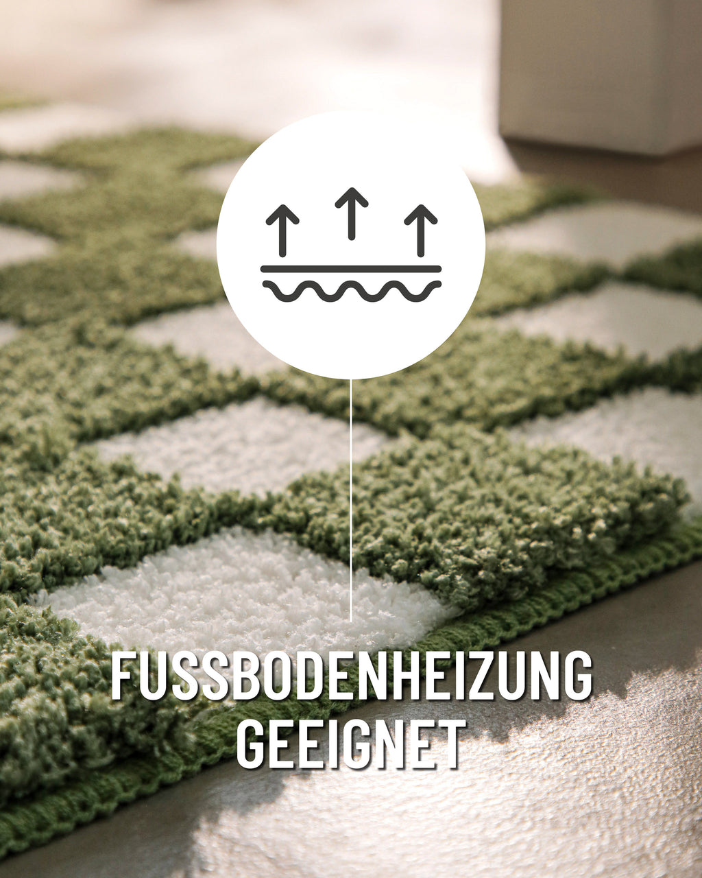 Badteppich von BathKing by WECONhome Bobbi Grün Nahaufnahme der Teppichkante, Symbol zeigt Eignung für Fußbodenheizung