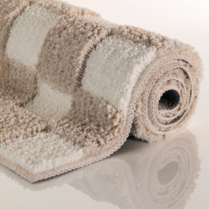 {"class" => "product-thumbnails__image", "alt" => "Badteppich von BathKing by WECONhome Bobbi Beige aufgerollt auf hellem Hintergrund, Seitenansicht zeigt Florhöhe und Musterverlauf"}
