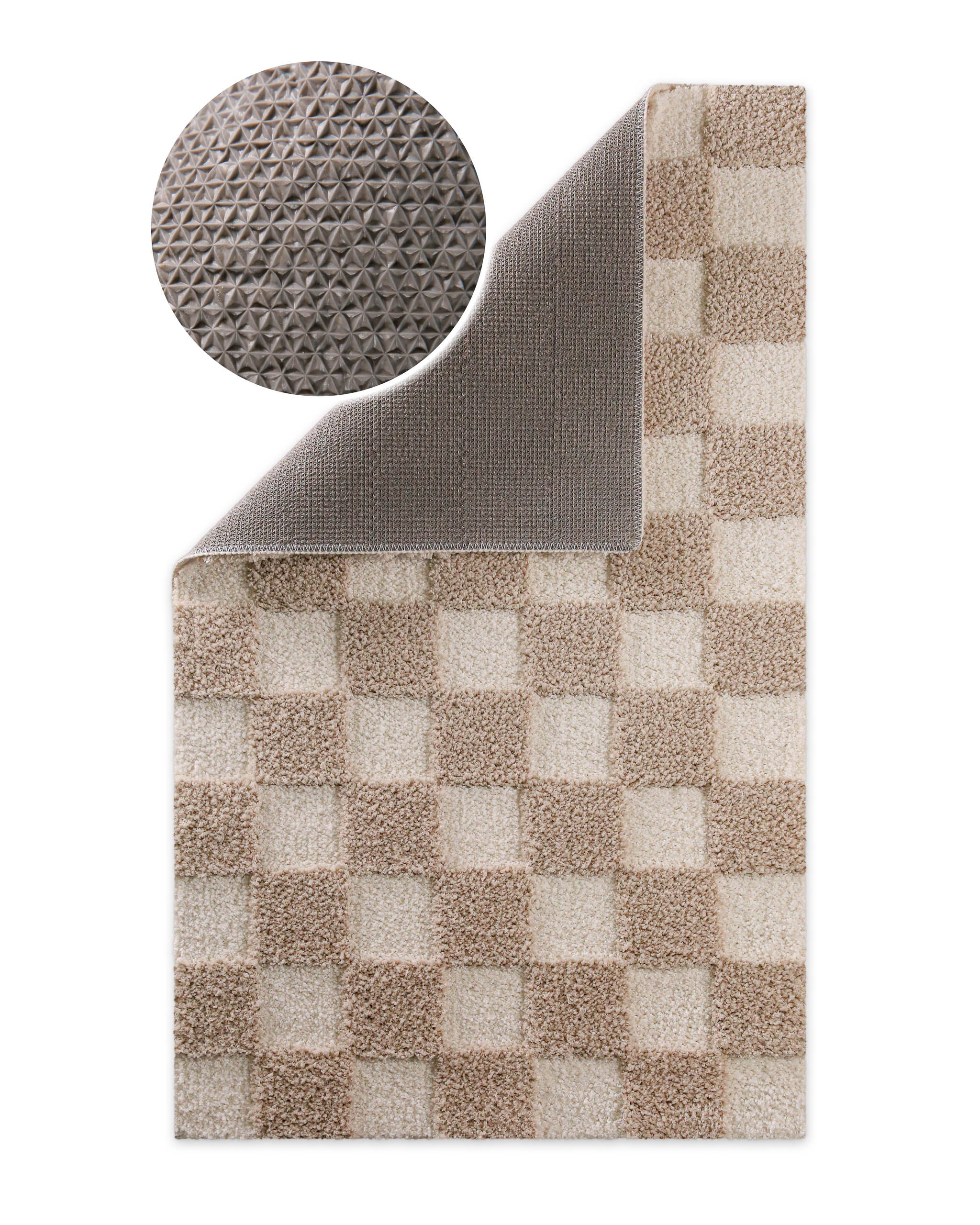 Badteppich von BathKing by WECONhome Bobbi Beige Ecke umgeschlagen, graue Rückseite mit rutschhemmender Beschichtung sichtbar