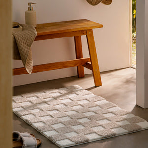{"class" => "product-thumbnails__image", "alt" => "Badteppich von BathKing by WECONhome Bobbi Beige im Badezimmer neben Holzbank auf hellem Boden liegend, rechteckige Matte mit Karomuster"}