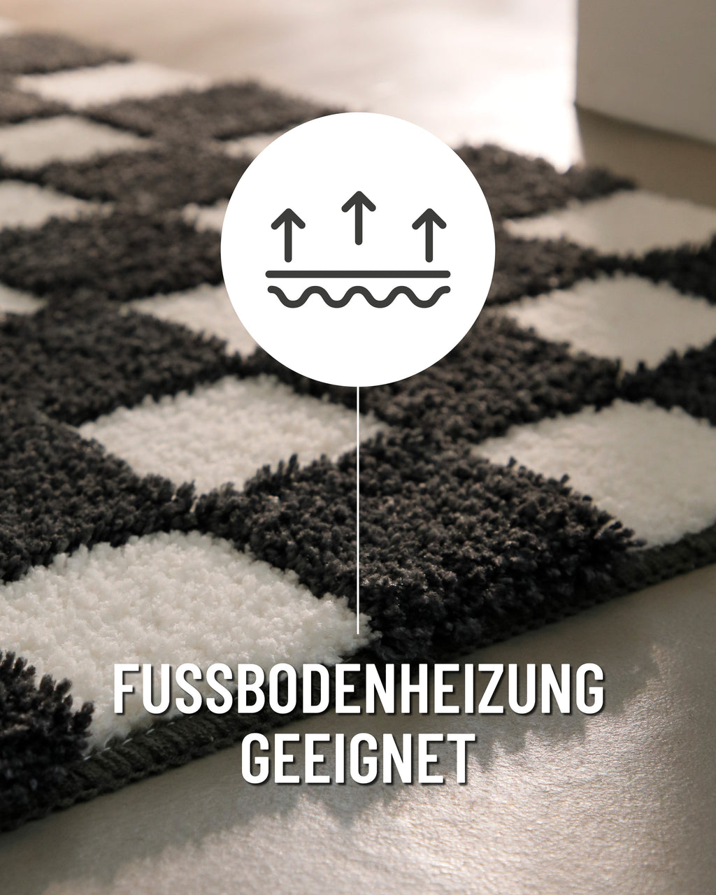 Badteppich von BathKing by WECONhome Bobbi Anthrazit Grau Nahaufnahme der Teppichkante, Symbol zeigt Eignung für Fußbodenheizung