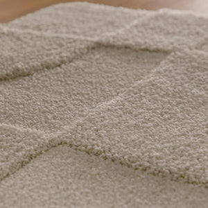 {"class" => "product-thumbnails__image", "alt" => "Badteppich von BathKing by WECONhome Davie Grau Nahaufnahme der Florstruktur, Linienrelief im dichten Teppichflor sichtbar"}