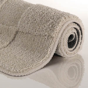 {"class" => "product-thumbnails__image", "alt" => "Badteppich von BathKing by WECONhome Davie Grau aufgerollt auf hellem Hintergrund, Seitenansicht zeigt Florhöhe und Teppichkante"}