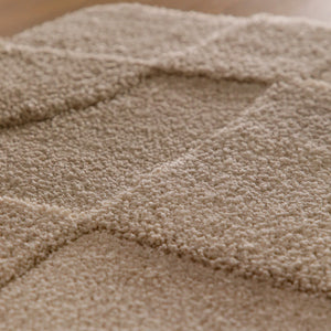 {"class" => "product-thumbnails__image", "alt" => "Badteppich von BathKing by WECONhome Davie Sand Beige Nahaufnahme der Florstruktur, Linienrelief im dichten Teppichflor sichtbar"}