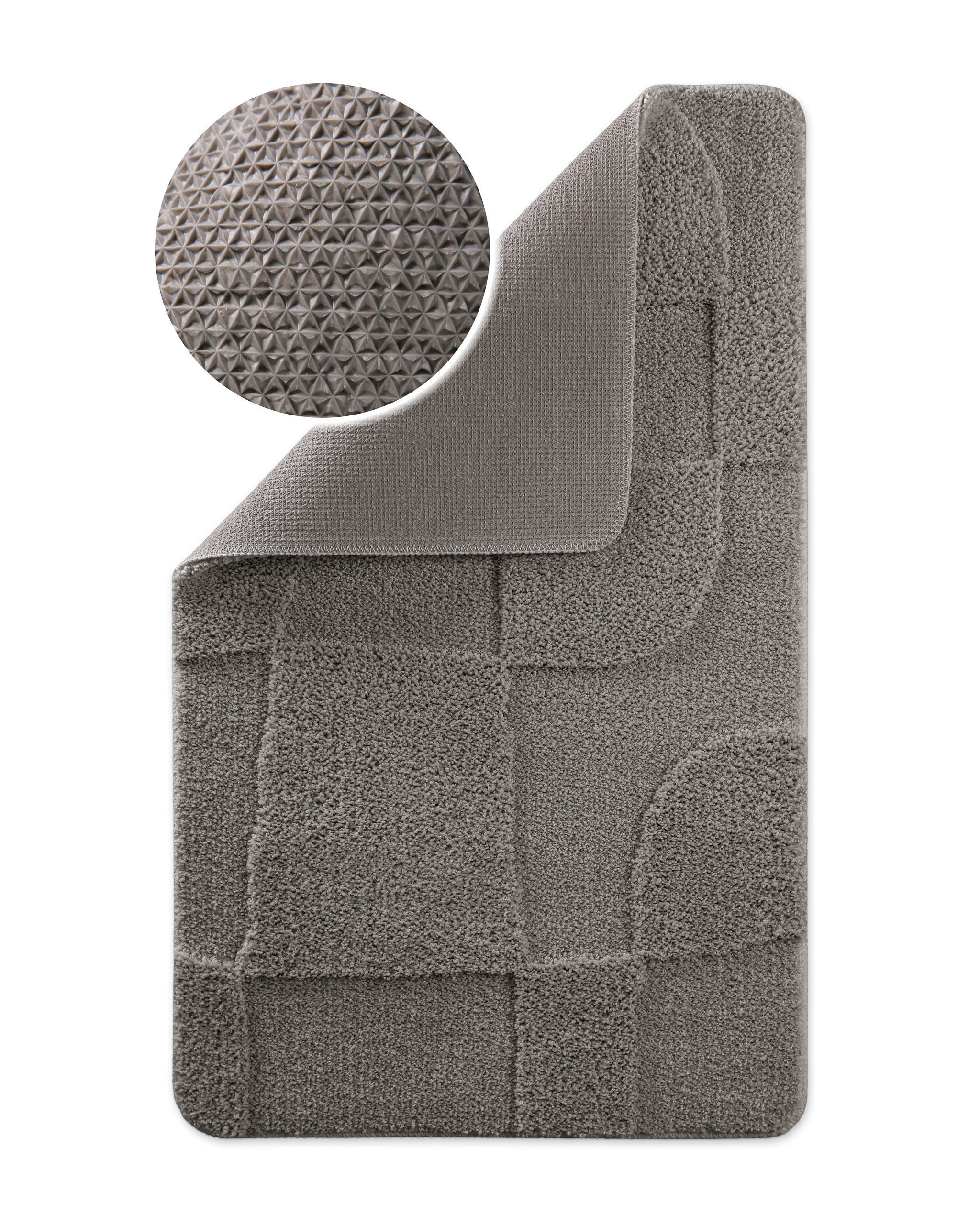 Badteppich von BathKing by WECONhome Davie Basalt Grau Ecke hochgeklappt, runde Probe zeigt Basalt Graue Rückseite mit rutschhemmender Beschichtung