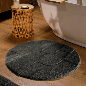 {"class" => "product-thumbnails__image", "alt" => "Runder Badteppich von BathKing by WECONhome Davie Anthrazit Grau im Badezimmer vor Badewanne auf Holzboden, strukturiertes Linienrelief im Flor sichtbar"}
