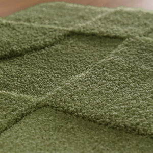 {"class" => "product-thumbnails__image", "alt" => "Badteppich von BathKing by WECONhome Davie Reseda Grün Nahaufnahme der Florstruktur, Linienrelief im dichten Teppichflor sichtbar"}