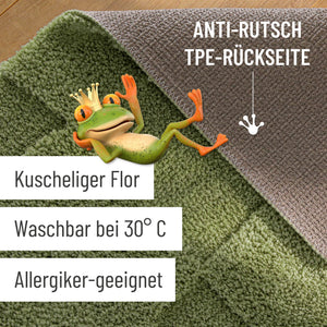 {"class" => "product-thumbnails__image", "alt" => "Badteppich von BathKing by WECONhome Davie Reseda Grün Detailaufnahme Flor auf Holzfußboden, eingeblendete Hinweise zu rutschhemmender Rückseite und Waschbarkeit"}