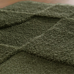 {"class" => "product-thumbnails__image", "alt" => "Badteppich von BathKing by WECONhome Davie Kiefer Grün Nahaufnahme der Florstruktur, Linienrelief im dichten Teppichflor sichtbar"}