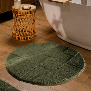 {"class" => "product-thumbnails__image", "alt" => "Runder Badteppich von BathKing by WECONhome Davie Kiefer Grün im Badezimmer vor Badewanne auf Holzboden, strukturiertes Linienrelief im Flor sichtbar"}