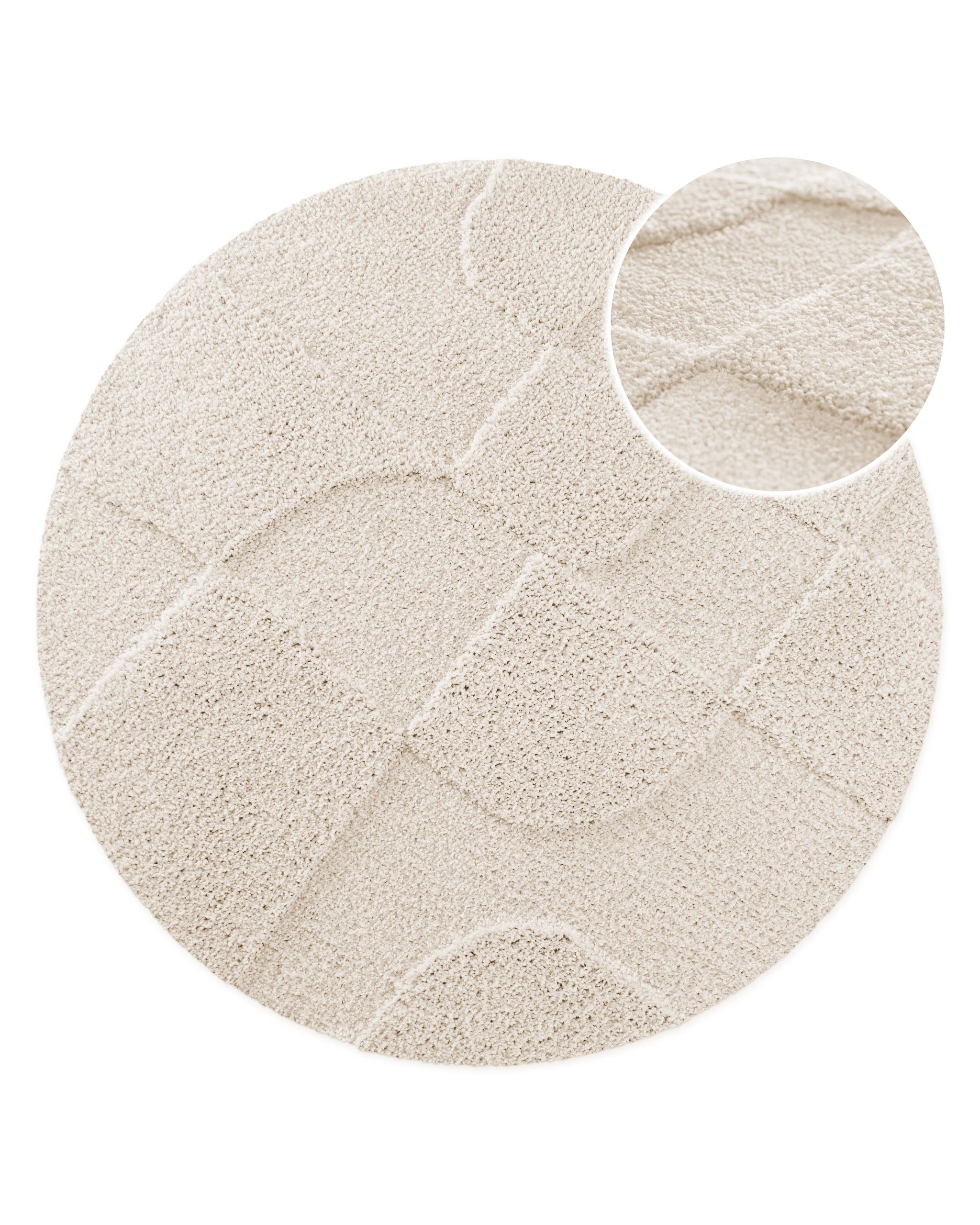 Badteppich von BathKing by WECONhome Davie Creme Weiß rund, Draufsicht mit Detailkreis der Florstruktur und eingeprägtem Linienmuster auf hellem Hintergrund