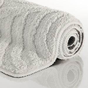 {"class" => "product-thumbnails__image", "alt" => "Badteppich von BathKing by WECONhome Fiete Weiß aufgerollt auf hellem Hintergrund, Seitenansicht zeigt Florhöhe und Teppichkante"}