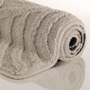 {"class" => "product-thumbnails__image", "alt" => "Badteppich von BathKing by WECONhome Fiete Grau aufgerollt auf hellem Hintergrund, Seitenansicht zeigt Florhöhe und Teppichkante"}