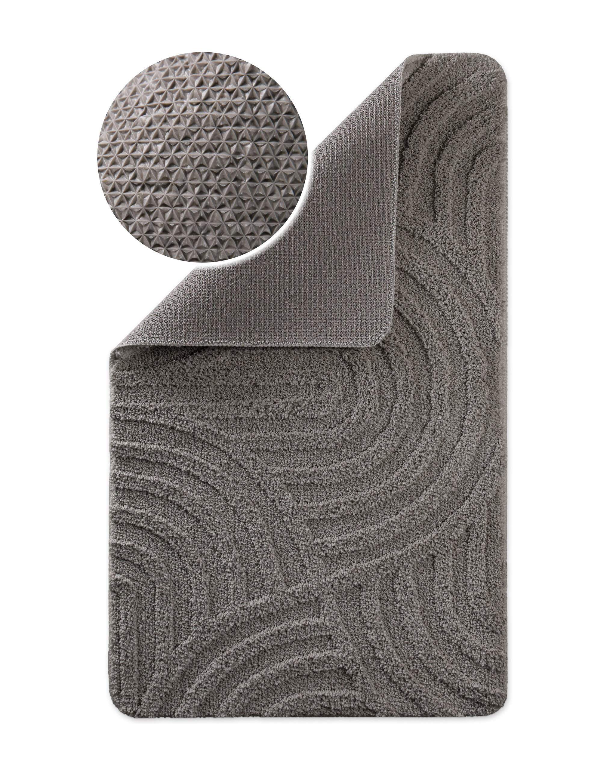 Badteppich von BathKing by WECONhome Fiete Basalt Grau Ecke hochgeklappt, runde Probe zeigt Basalt Graue Rückseite mit rutschhemmender Beschichtung