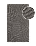 Badteppich von BathKing by WECONhome Fiete Grau, Draufsicht mit Detailkreis der Florstruktur und eingeprägtem Linienmuster auf weißem Hintergrund