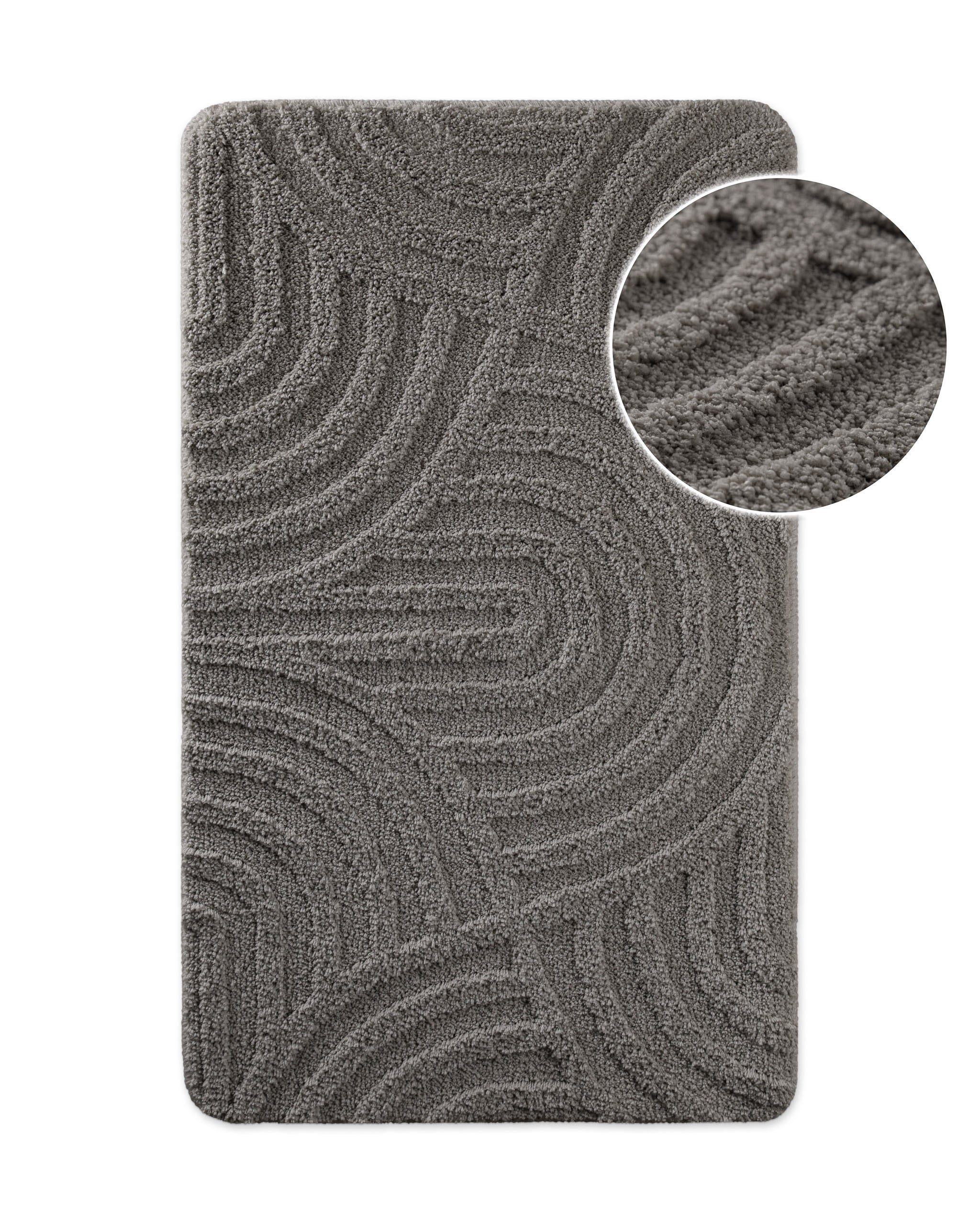 Badteppich von BathKing by WECONhome Fiete Grau, Draufsicht mit Detailkreis der Florstruktur und eingeprägtem Linienmuster auf weißem Hintergrund