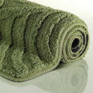 {"class" => "product-thumbnails__image", "alt" => "Badteppich von BathKing by WECONhome Fiete Reseda Grün aufgerollt auf hellem Hintergrund, Seitenansicht zeigt Florhöhe und Teppichkante"}
