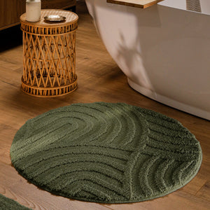 {"class" => "product-thumbnails__image", "alt" => "Runder Badteppich von BathKing by WECONhome Fiete Kiefer Grün im Badezimmer vor Badewanne auf Holzboden, strukturiertes Linienrelief im Flor sichtbar"}
