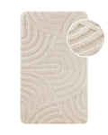 Badteppich von BathKing by WECONhome Fiete Creme Weiß, Draufsicht mit Detailkreis der Florstruktur und eingeprägtem Linienmuster auf weißem Hintergrund