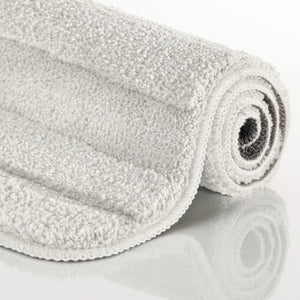 {"class" => "product-thumbnails__image", "alt" => "Badteppich von BathKing by WECONhome Marc Weiß aufgerollt auf hellem Hintergrund, Seitenansicht zeigt Florhöhe und Teppichkante"}