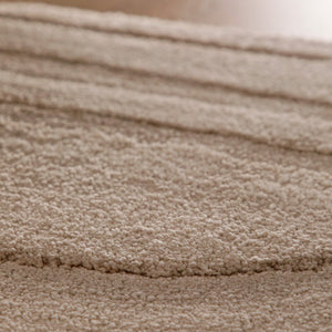{"class" => "product-thumbnails__image", "alt" => "Badteppich von BathKing by WECONhome Marc Sand Beige Nahaufnahme der Florstruktur, Linienrelief im dichten Teppichflor sichtbar"}