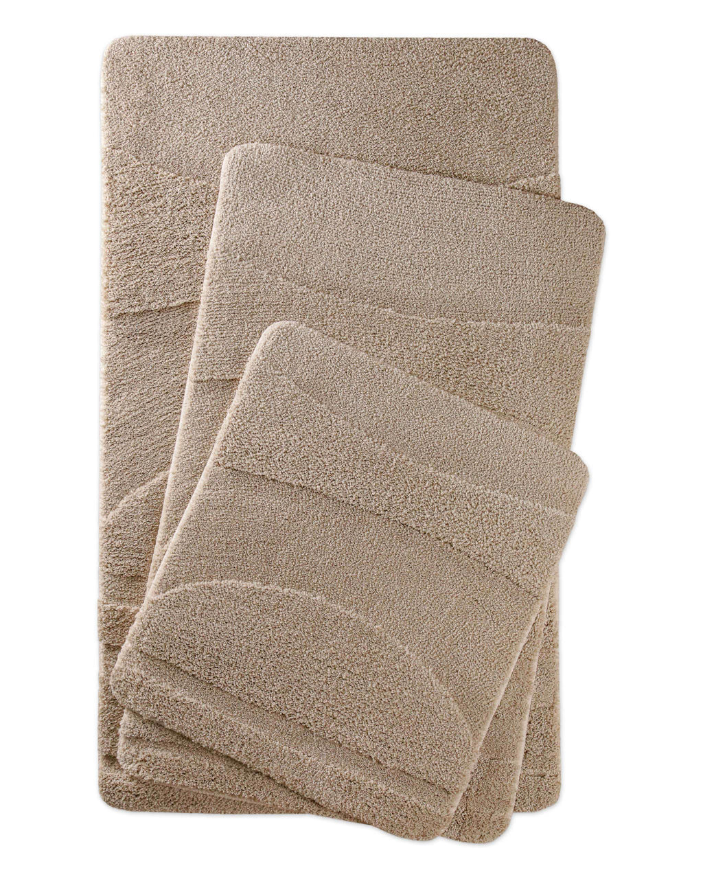 Badteppich von BathKing by WECONhome Marc Sand Beige Set aus rechteckigen und runden Badmatten, mehrere Größen auf hellem Hintergrund angeordnet