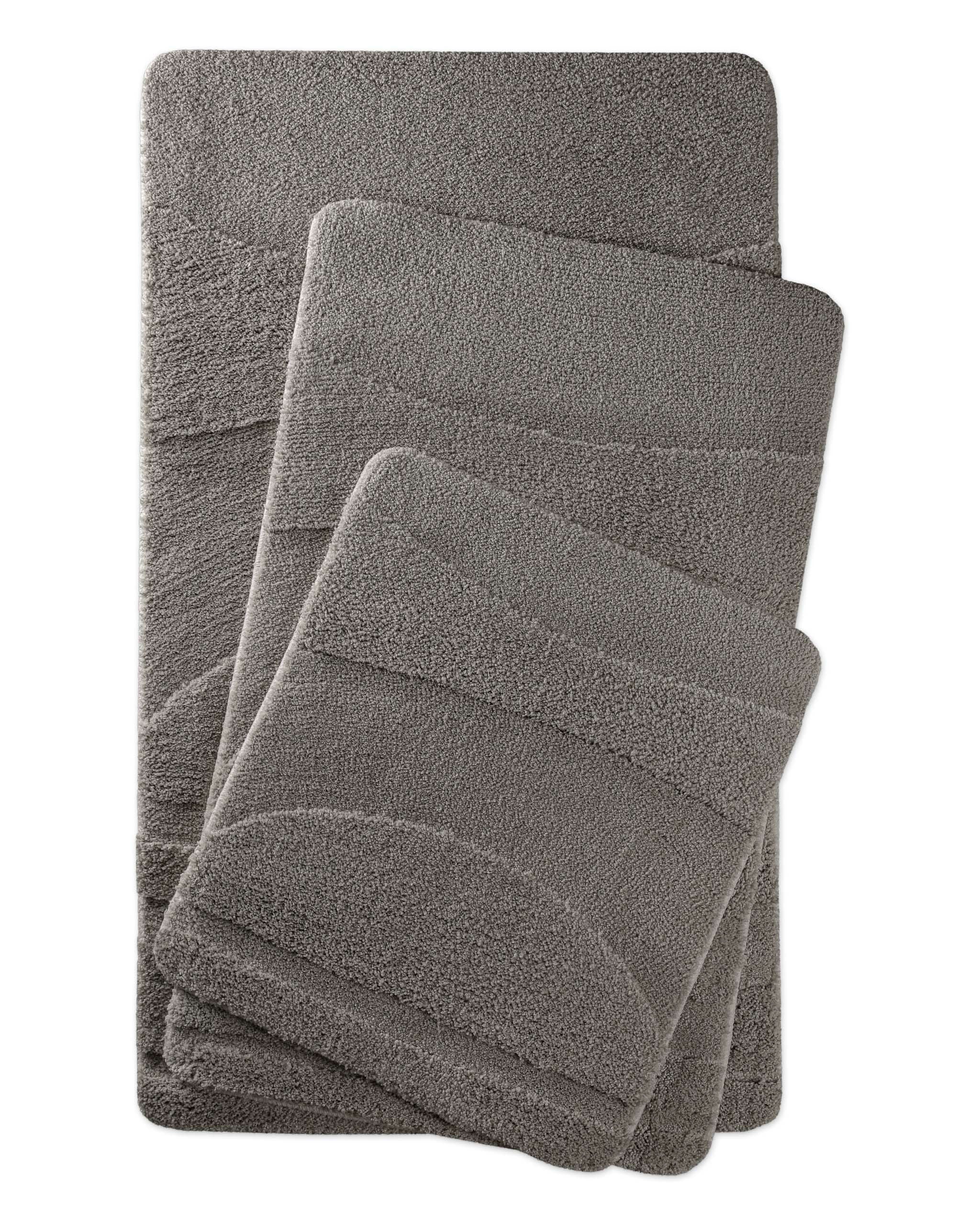 Badteppich von BathKing by WECONhome Marc Basalt Grau zwei rechteckige Matten übereinander gelegt, Draufsicht mit geometrischem Reliefmuster