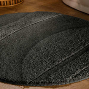 {"class" => "product-thumbnails__image", "alt" => "Badteppich von BathKing by WECONhome Marc Anthrazit Grau rund im Badezimmer auf Holzboden neben Badewanne, Florstruktur und Linienrelief erkennbar"}