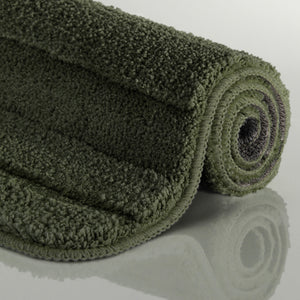 {"class" => "product-thumbnails__image", "alt" => "Badteppich von BathKing by WECONhome Marc Kiefer Grün aufgerollt auf hellem Hintergrund, Seitenansicht zeigt Florhöhe und Teppichkante"}
