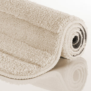 {"class" => "product-thumbnails__image", "alt" => "Badteppich von BathKing by WECONhome Marc Creme Weiß aufgerollt auf hellem Hintergrund, Seitenansicht zeigt Florhöhe und Teppichkante"}
