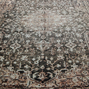 {"class" => "product-thumbnails__image", "alt" => "Makroaufnahme der weichen Oberfläche und des detailreichen Ethno-Musters des beige-grauen Badteppichs Ralph."}