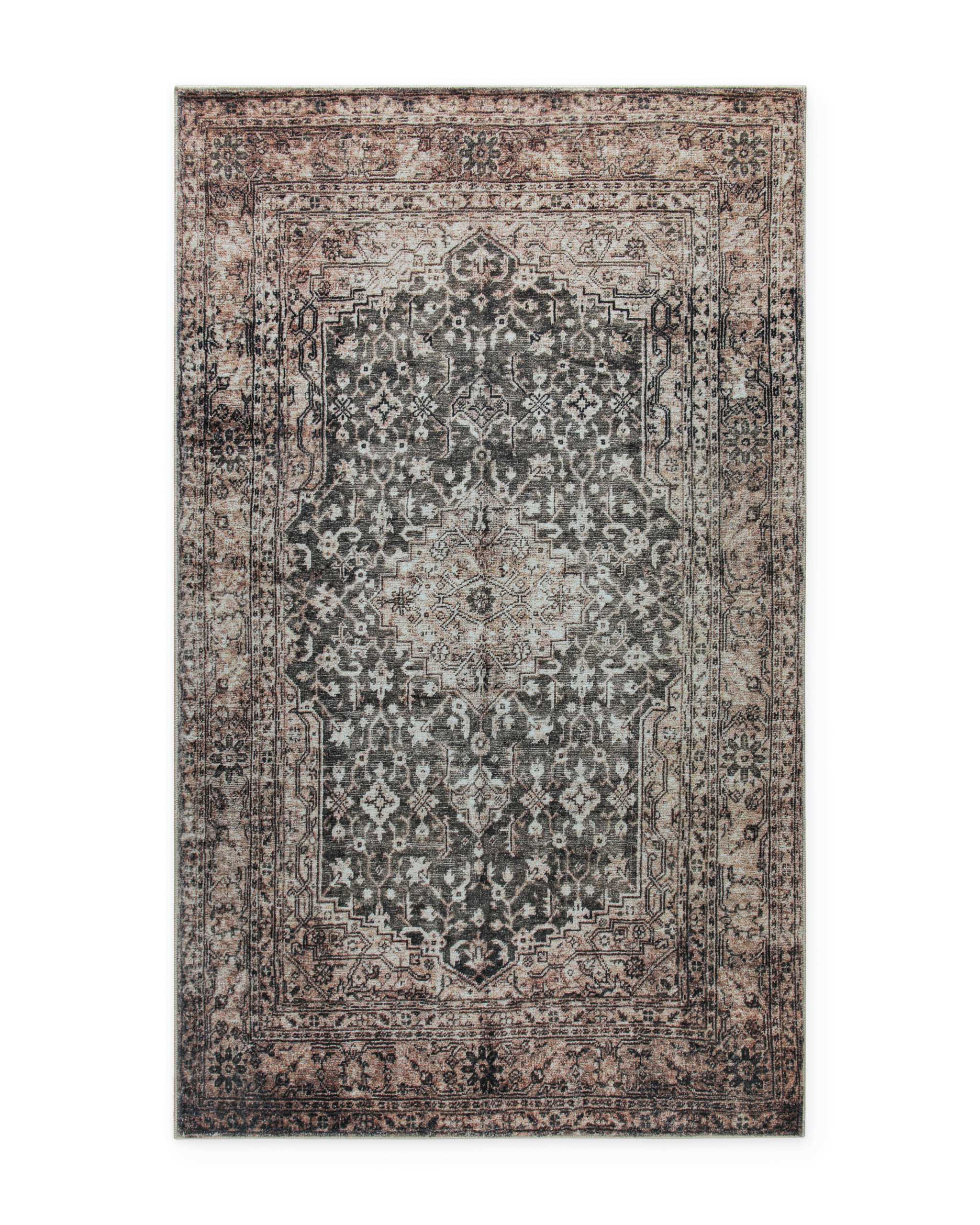 Beige-grauer Vintage-Badteppich Ralph als Freisteller mit klassischem orientalischem Vintage-Muster.