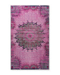 Vintage-Badteppich Healing in Violett-Multi als Freisteller mit großem orientalischem Mandala.