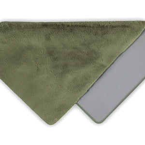 {"class" => "product-thumbnails__image", "alt" => "Emil Badteppich oliv grün Hochflor rechteckig"}