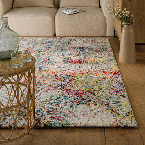 Kurzflorteppich Multi "Modernina 2.0" von WECONhome, Rauminszenierung mit Beistelltisch und Vase