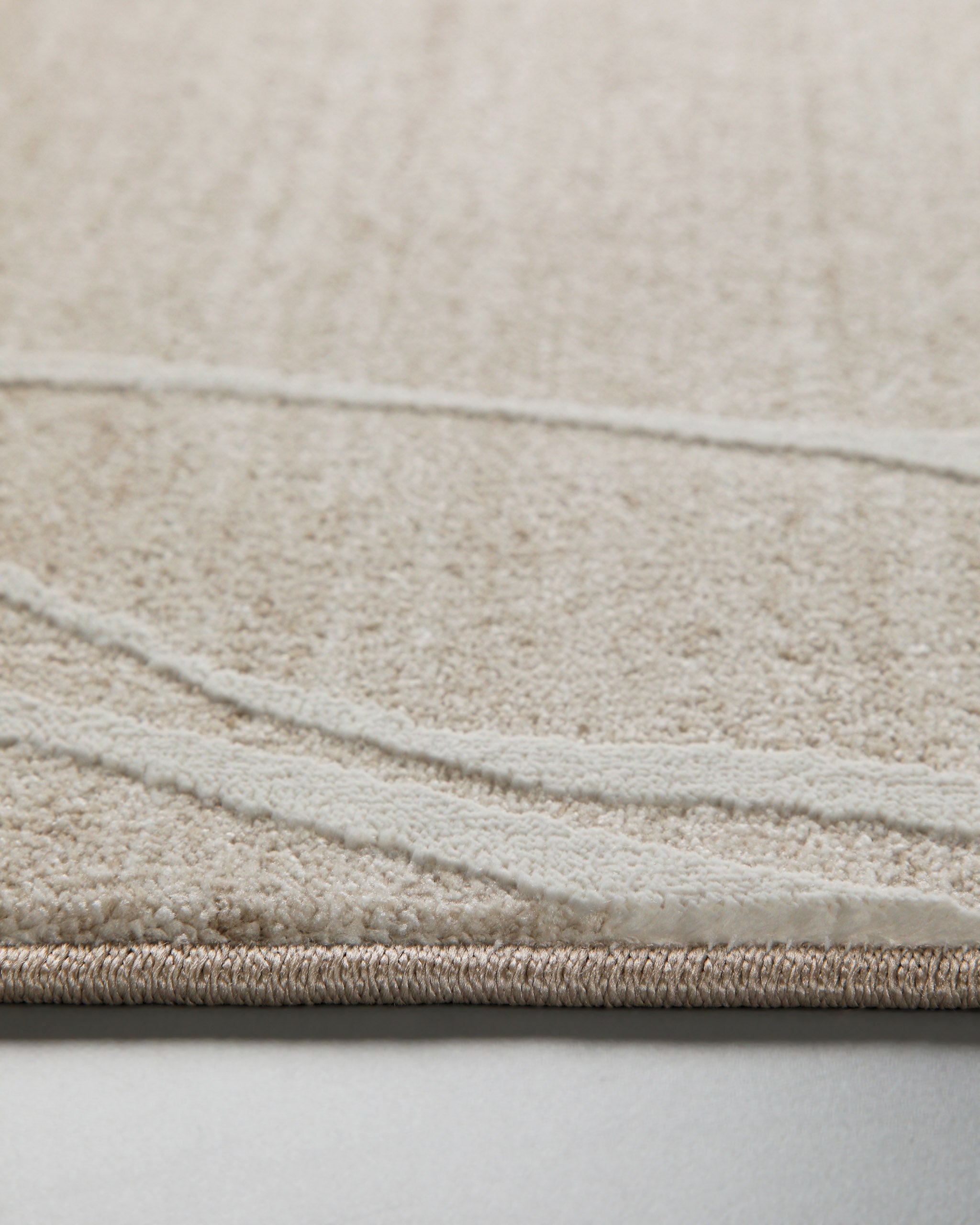 Esprit Kurzflor Teppich Elite in Beige Bunt Nahaufnahme der weichen Oberflächenstruktur und Teppichkante
