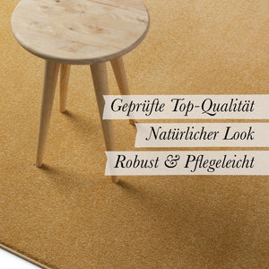 {"class" => "product-thumbnails__image", "alt" => "Szene mit eingeblendeten Qualitätsmerkmalen wie natürlicher Look und langlebige Verarbeitung"}