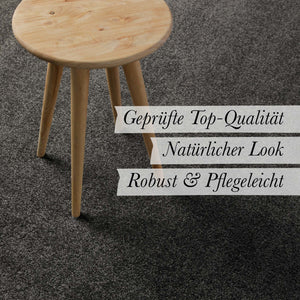 {"class" => "product-thumbnails__image", "alt" => "Szene mit eingeblendeten Qualitätsmerkmalen wie robuster Aufbau und natürlicher Look"}